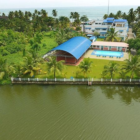 Blue Waters Cherai Cherai Beach ภายนอก รูปภาพ