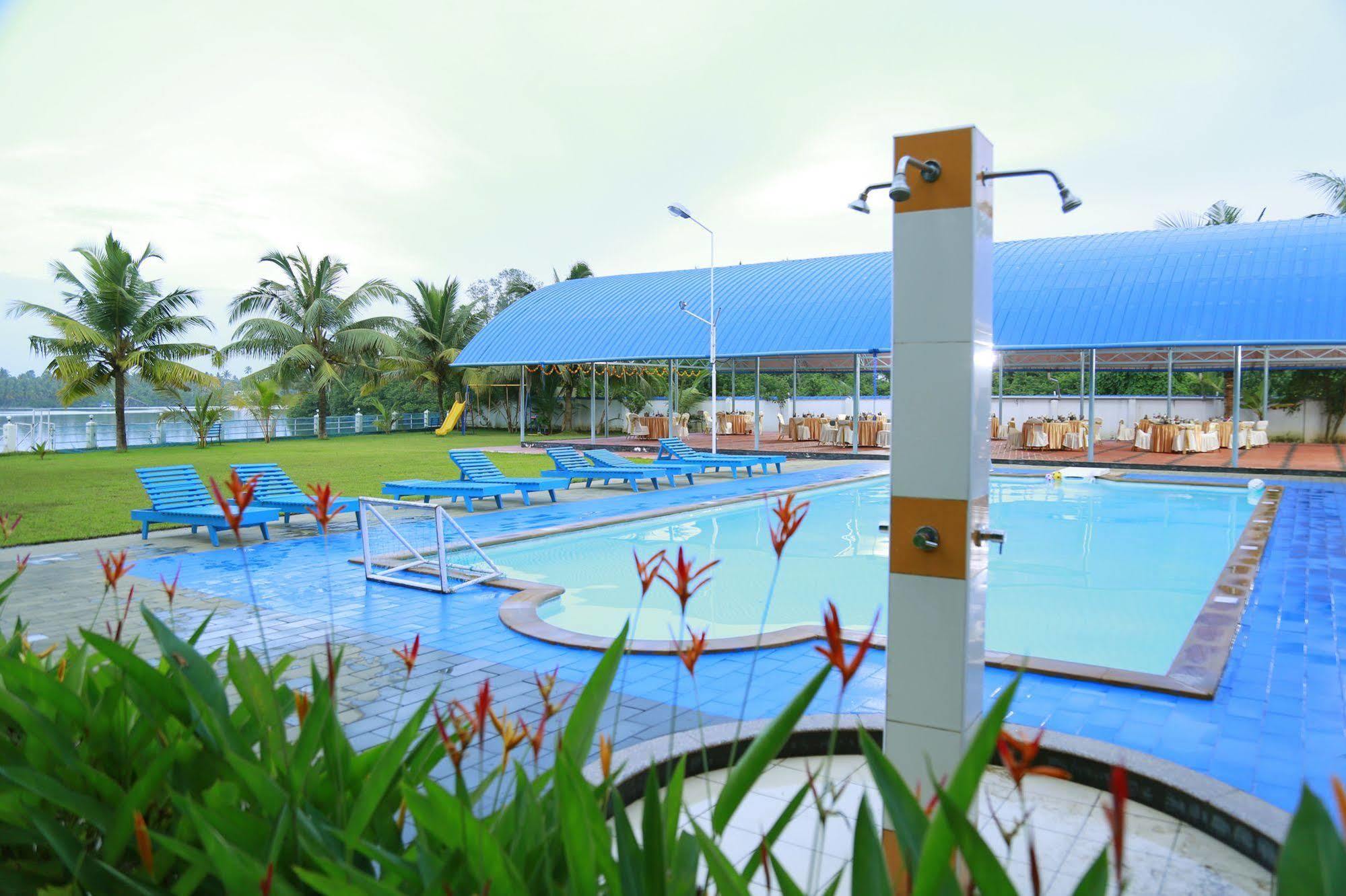 Blue Waters Cherai Cherai Beach ภายนอก รูปภาพ