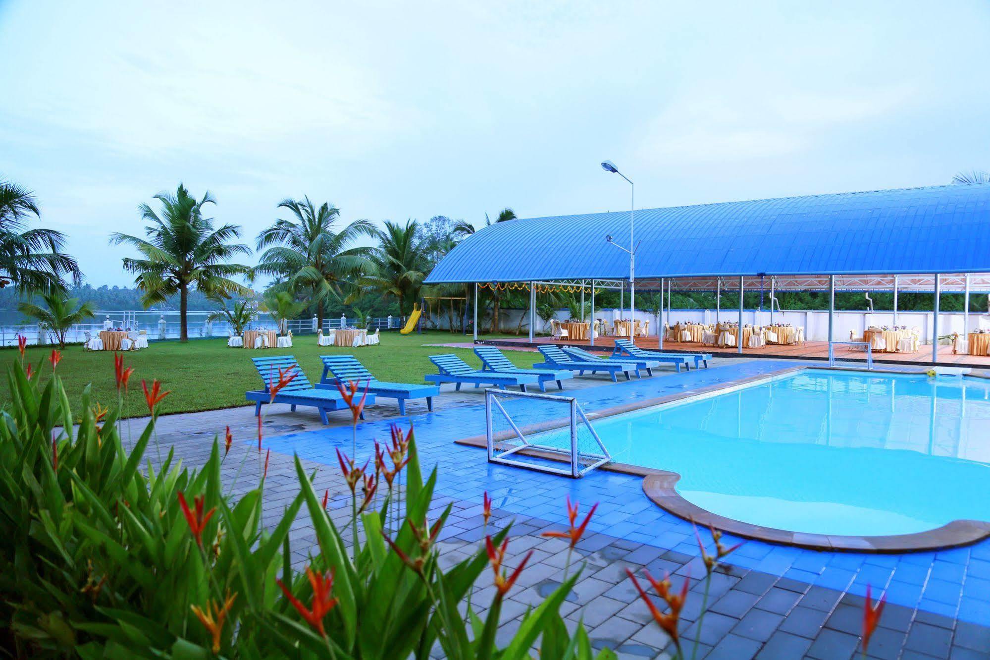 Blue Waters Cherai Cherai Beach ภายนอก รูปภาพ